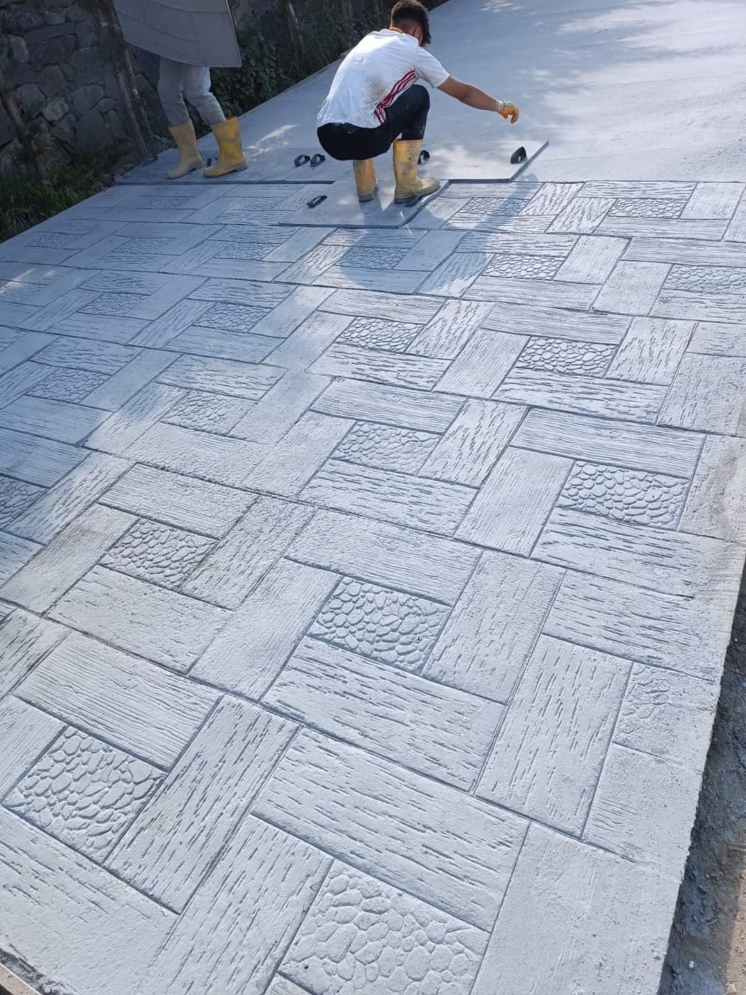 Baskı beton kalıpları ile dekoratif zemin hazırlanması