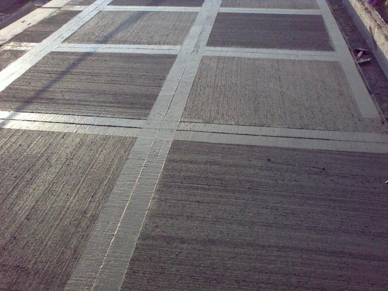 Fırçalı parlak beton zeminin detay görünümü